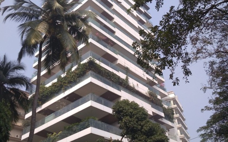 Db Breeze, Khar West