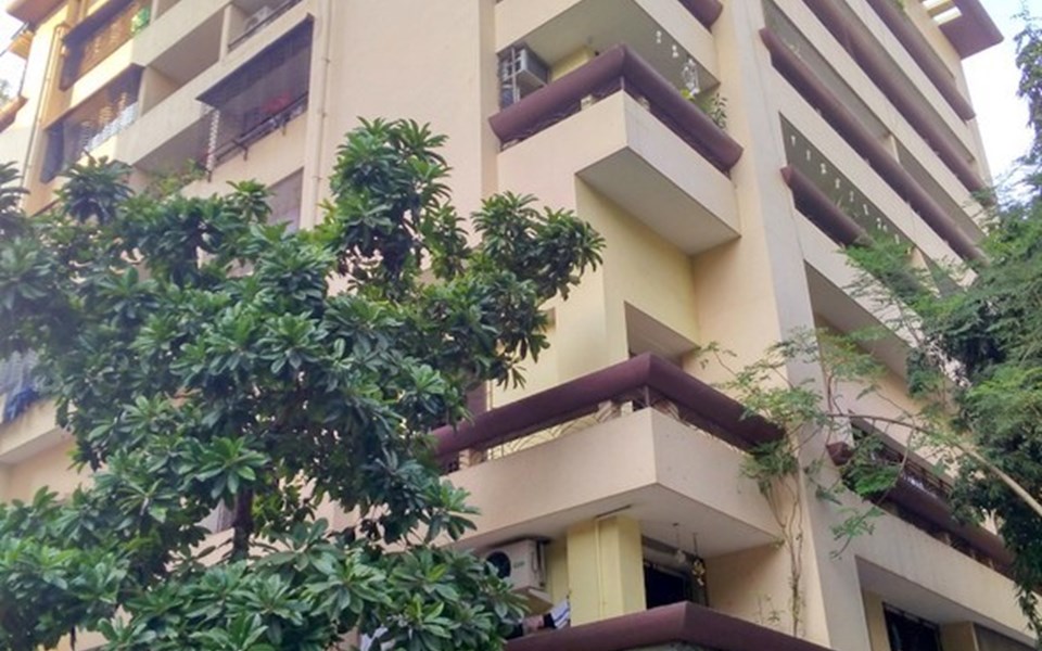 Neelam, Khar West