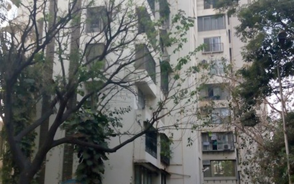 Lloyds Garden, Prabhadevi