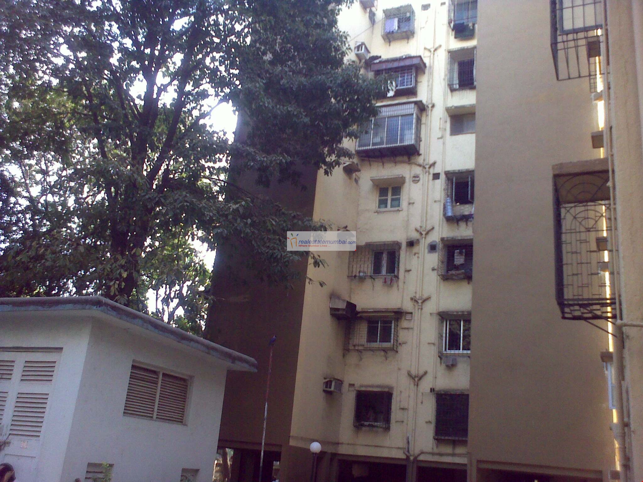 2 BHK Semi Furnished in Emerald  , Bandra West