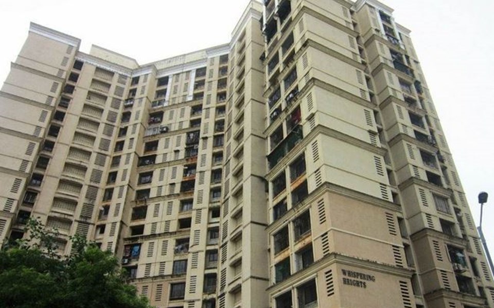Whispering Heights, Malad West