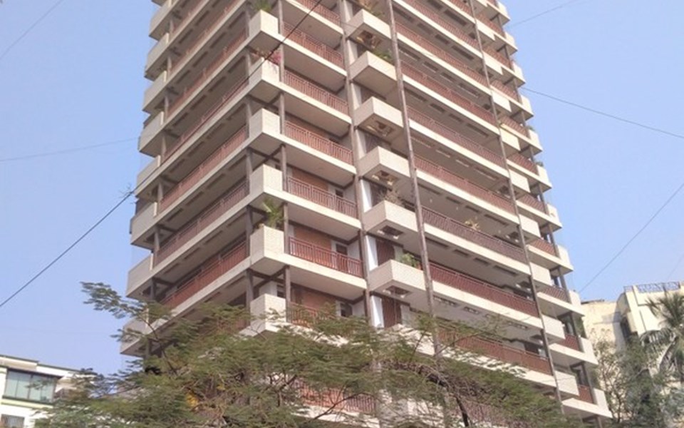 Tiara, Santacruz West