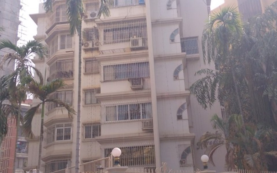 Pinky Paradise, Khar West