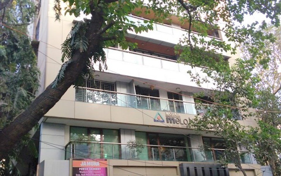 Mayfair Melody, Santacruz West