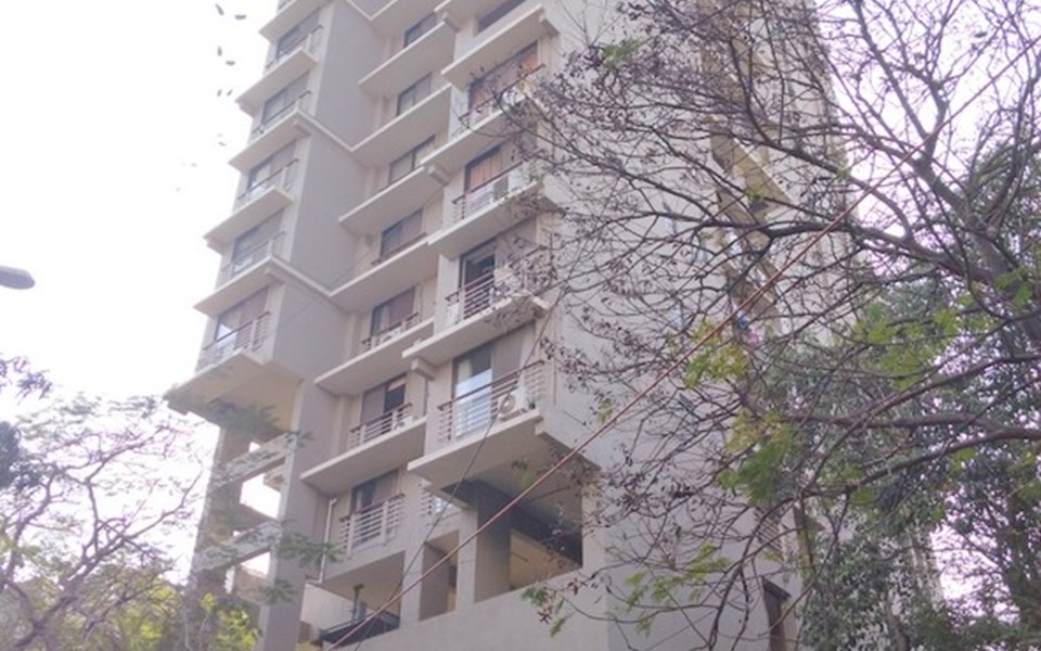 Menoti Mahal, Santacruz West