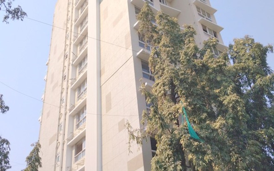 Elite Simran, Santacruz West