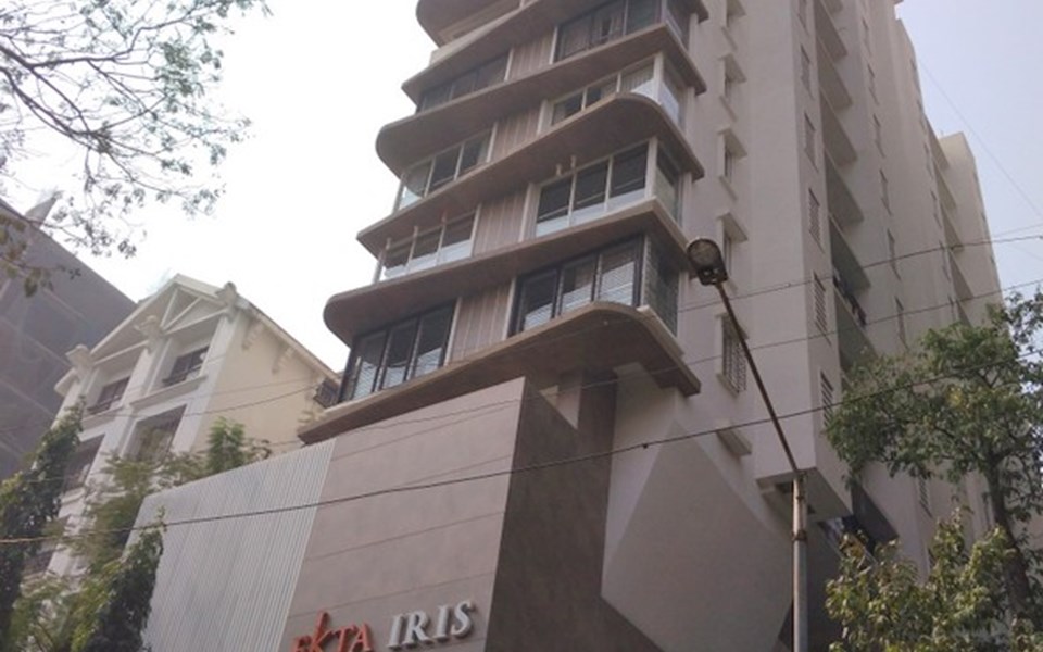 Ekta Iris, Khar West