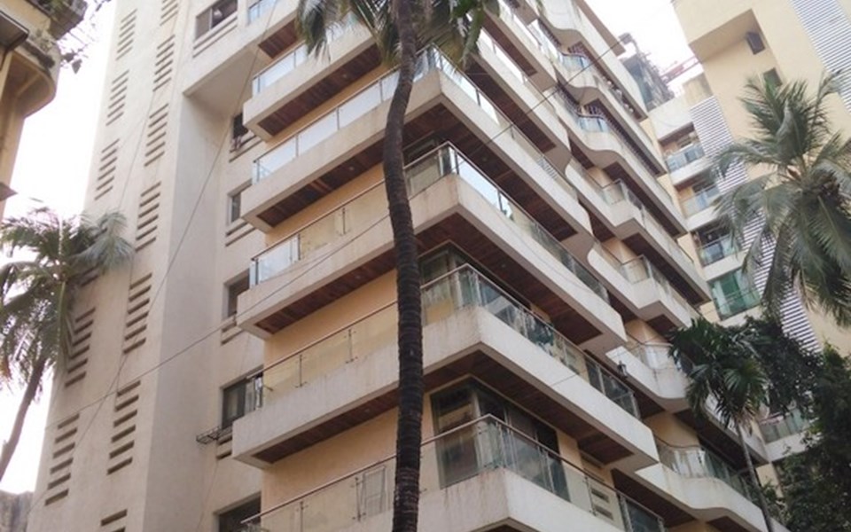 Eminente I, Khar West