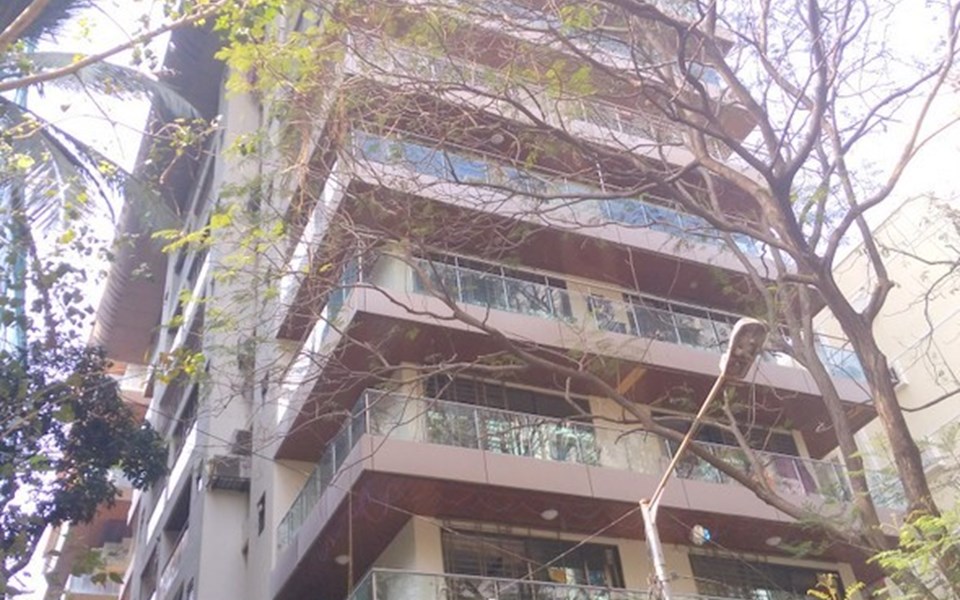 Rose Queen, Khar West