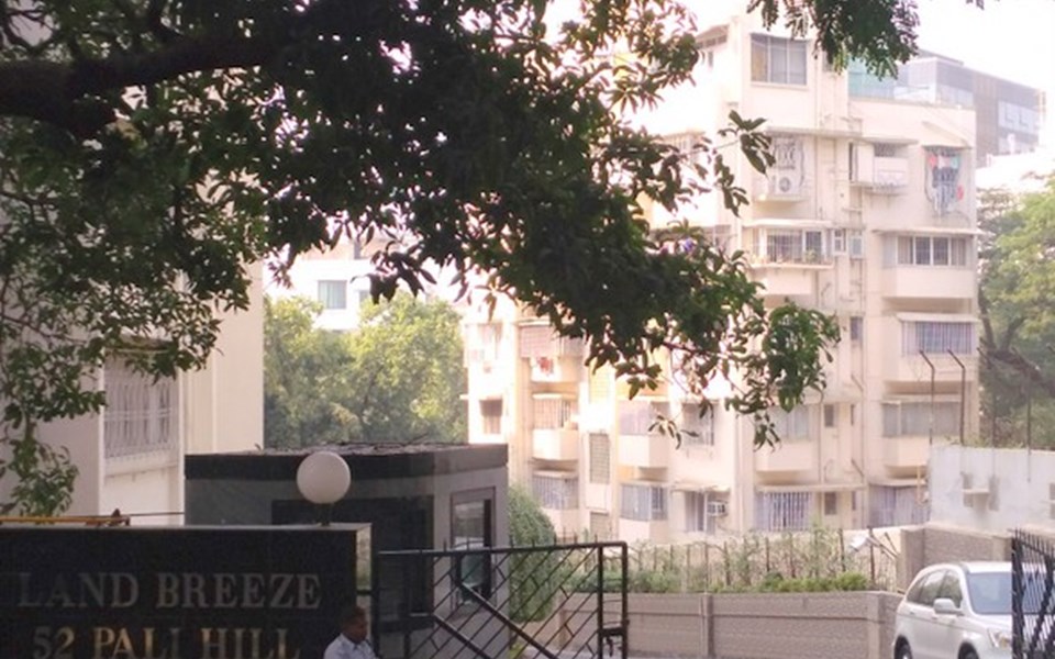 Land Breeze, Bandra West