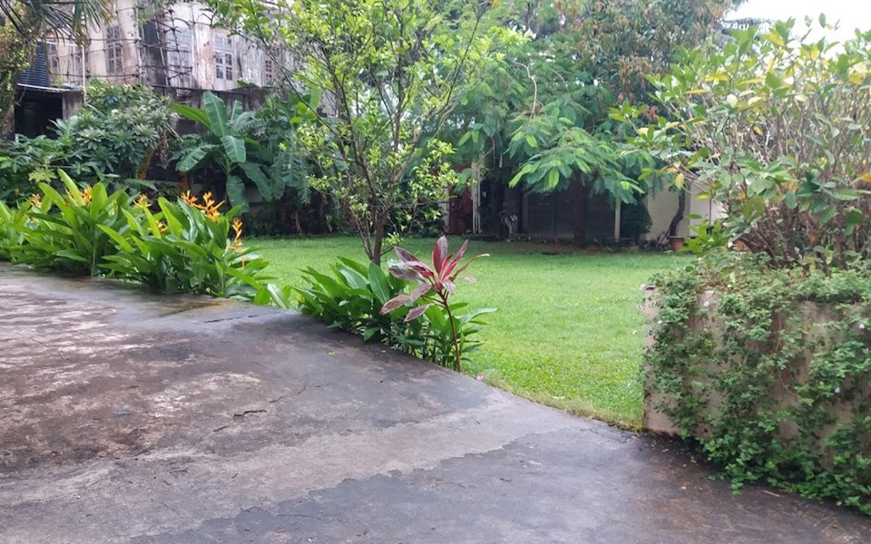 Garden - Sea Bird, Bandra West