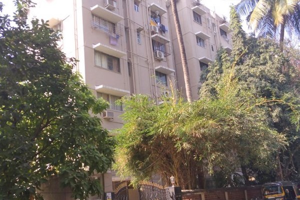 Flat on rent in Sagar Darshan, Khar West