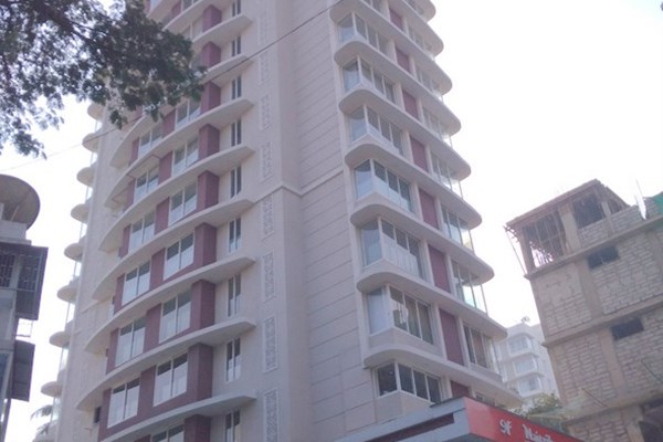 Flat on rent in Darvesh Belleza, Khar West