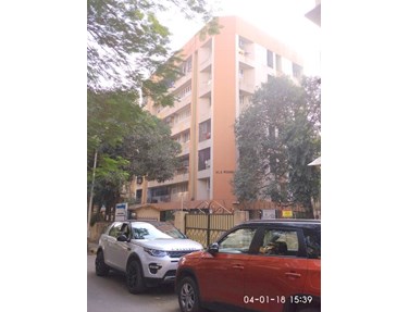 Flat on rent in Ala Moana, Khar West