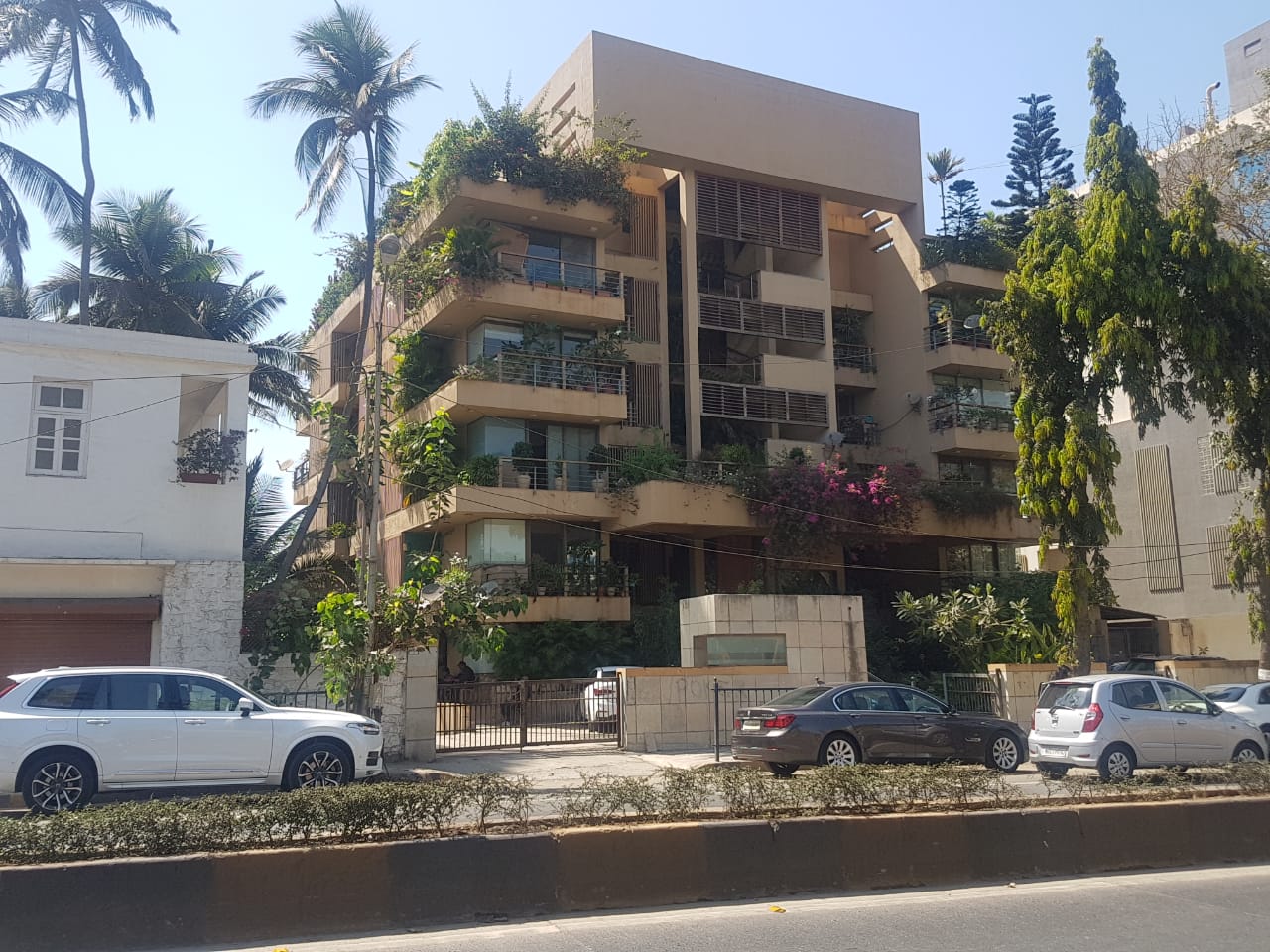 Flat on rent in Praneta, Juhu