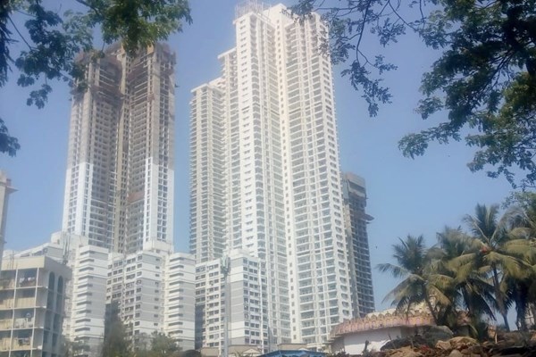 Flat on rent in Omkar Altamonte, Malad East