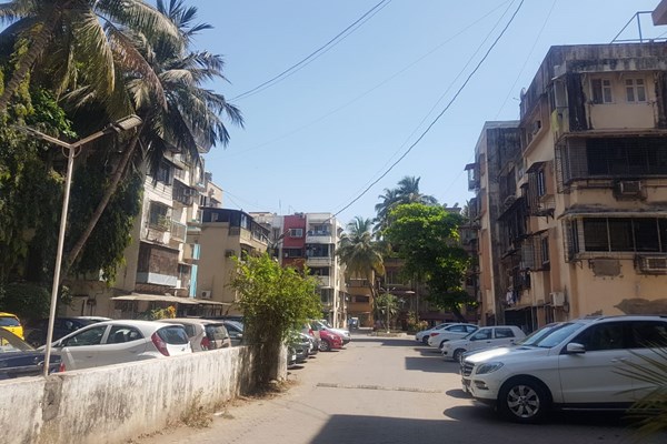 Flat on rent in North Bombay Society, Juhu