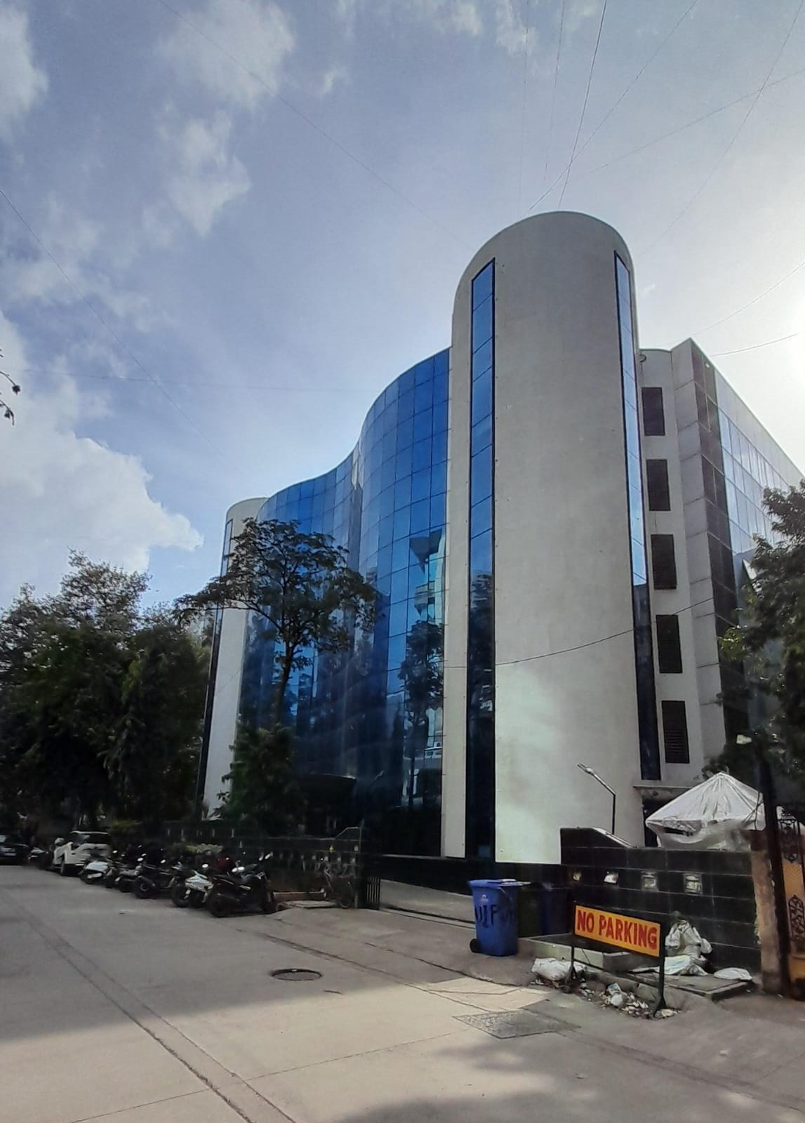 Office Space Office on Rent in Andheri West - Vip Plaza