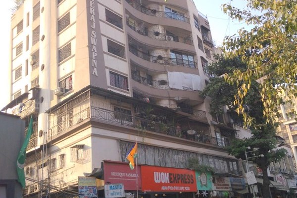 Flat on rent in Dheeraj Swapna, Bandra West