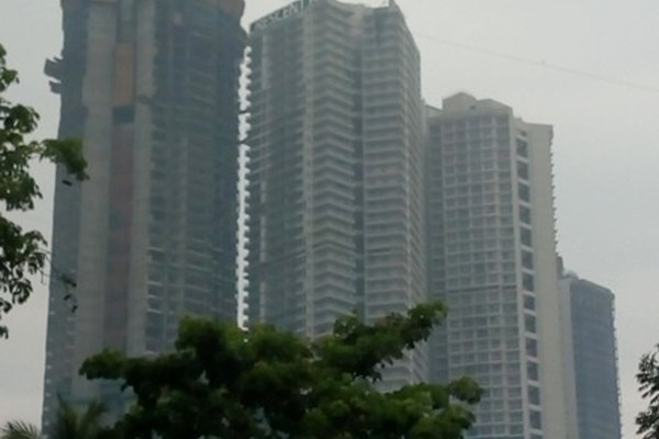 Flat on rent in L&T Crescent Bay, Parel