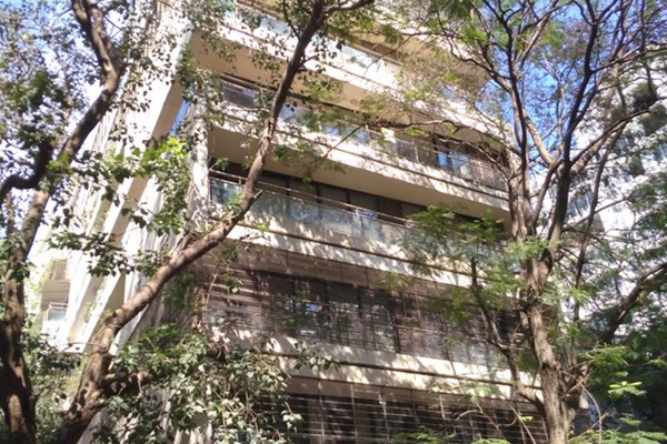Flat for sale in La Roche, Khar West