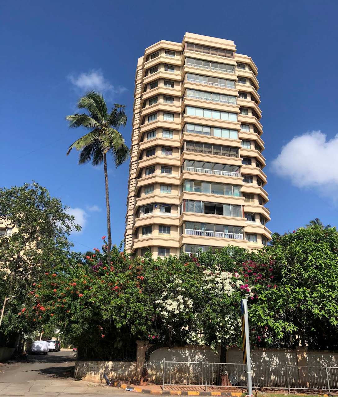 4 BHK Flat on Rent in Bandra West - The Jackers