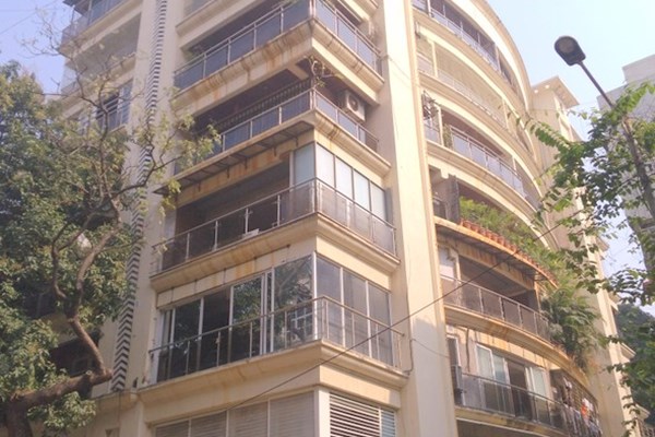 Flat for sale or rent in Krishna, Khar West