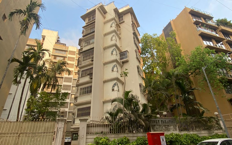 Building - Pinky Paradise, Khar West