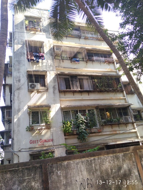 2 BHK Flats for Sale in Geet Gunjan, Bandra West