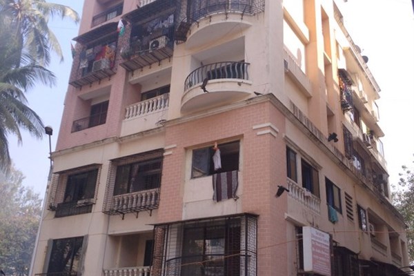 Flat on rent in Little Hut, Bandra West