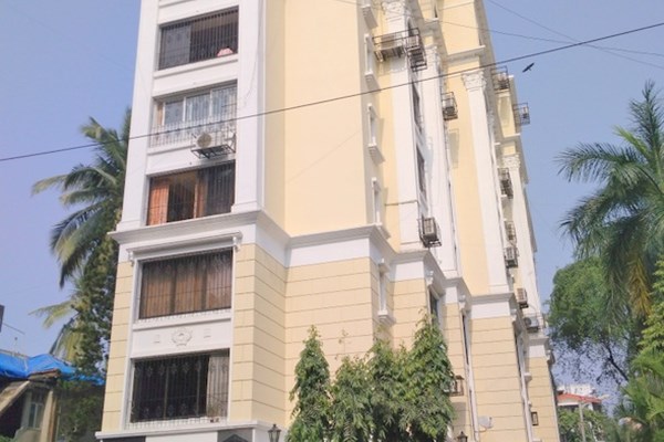 Flat for sale in Royal Manor, Bandra West