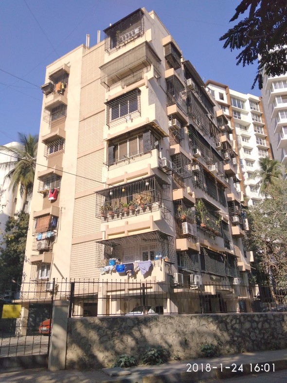 Flat on rent in Palm Crest, Santacruz West