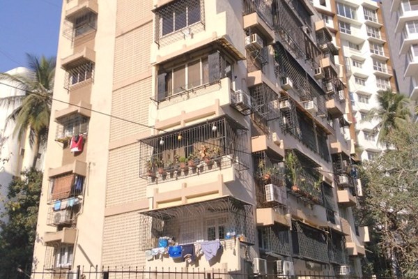 Flat on rent in Palm Crest, Santacruz West