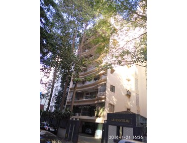 Le Chateau, Santacruz West