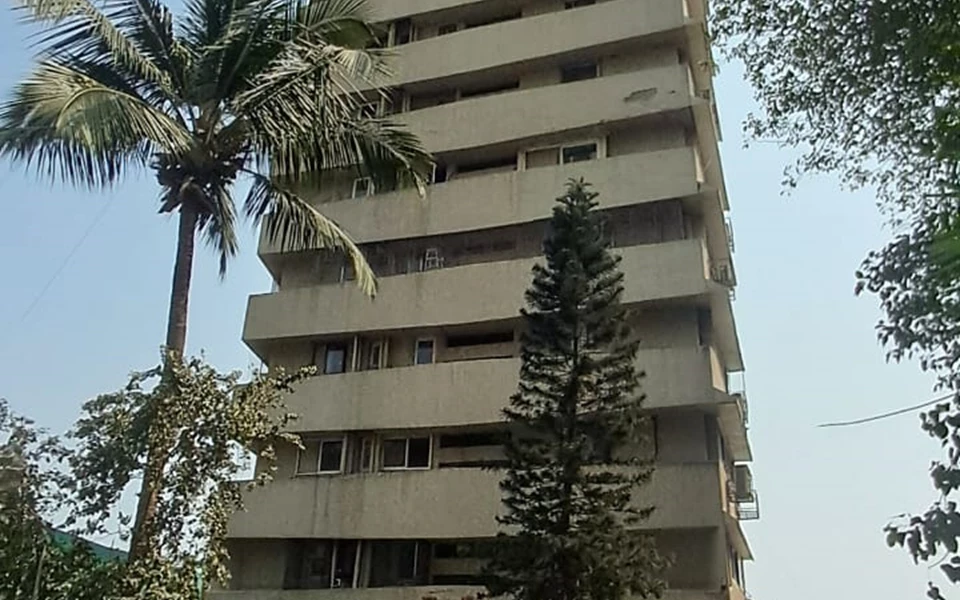 F2 - Fionika, Walkeshwar