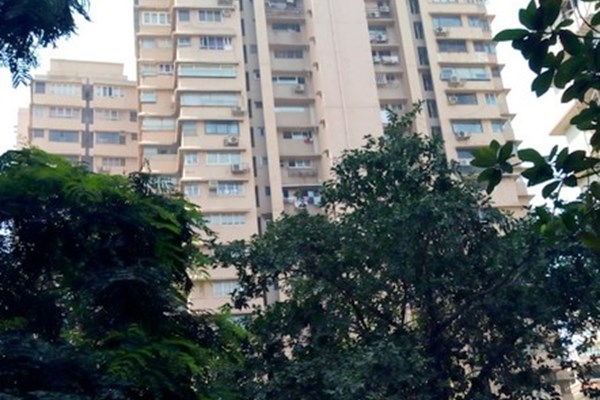 Flat for sale in Lands End, Walkeshwar