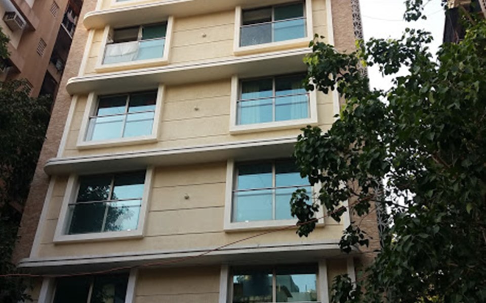 Platinum Aura, Khar West
