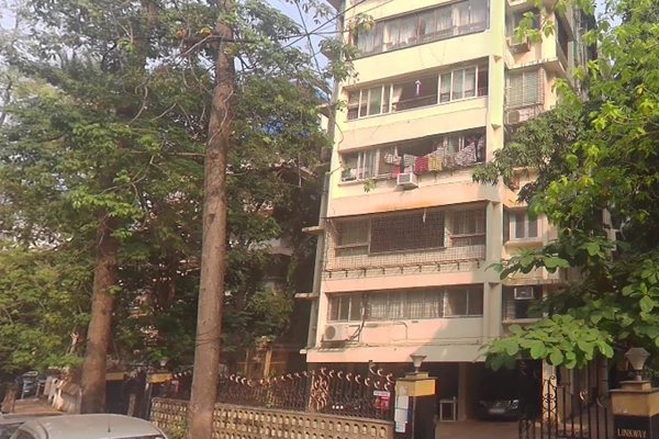 Flat on rent in Linkway, Khar West