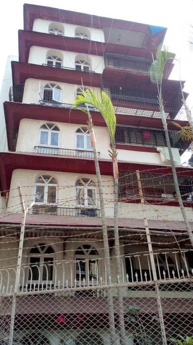 4 BHK Flats for Sale in Swan Lake, Khar West