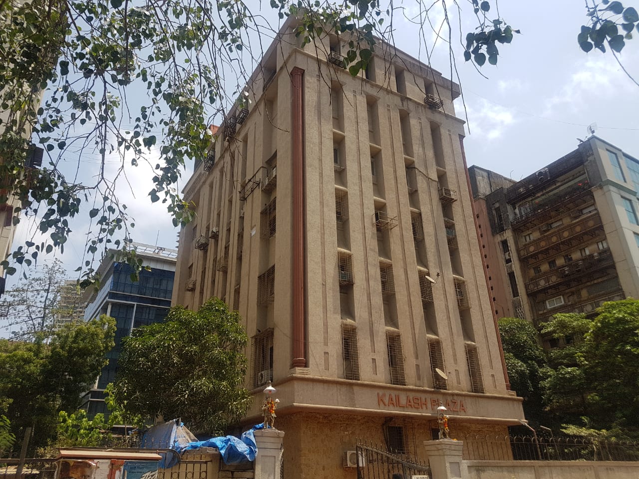 Office on rent in Kailash Plaza, Andheri West