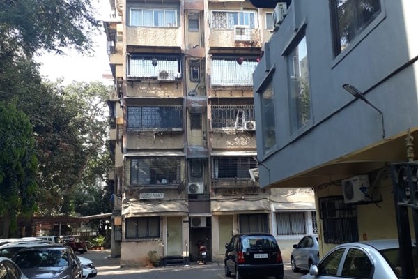 Flat on rent in Golden Palace, Bandra West