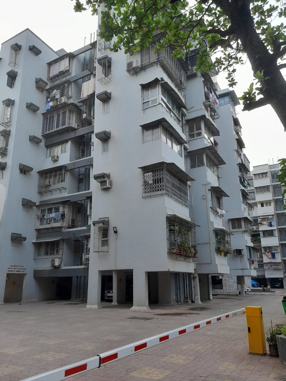 2 BHK Flat on Rent in Andheri West - Karachi Citizens Chs
