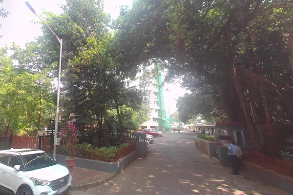 Flat on rent in Landmark, Carmichael Road