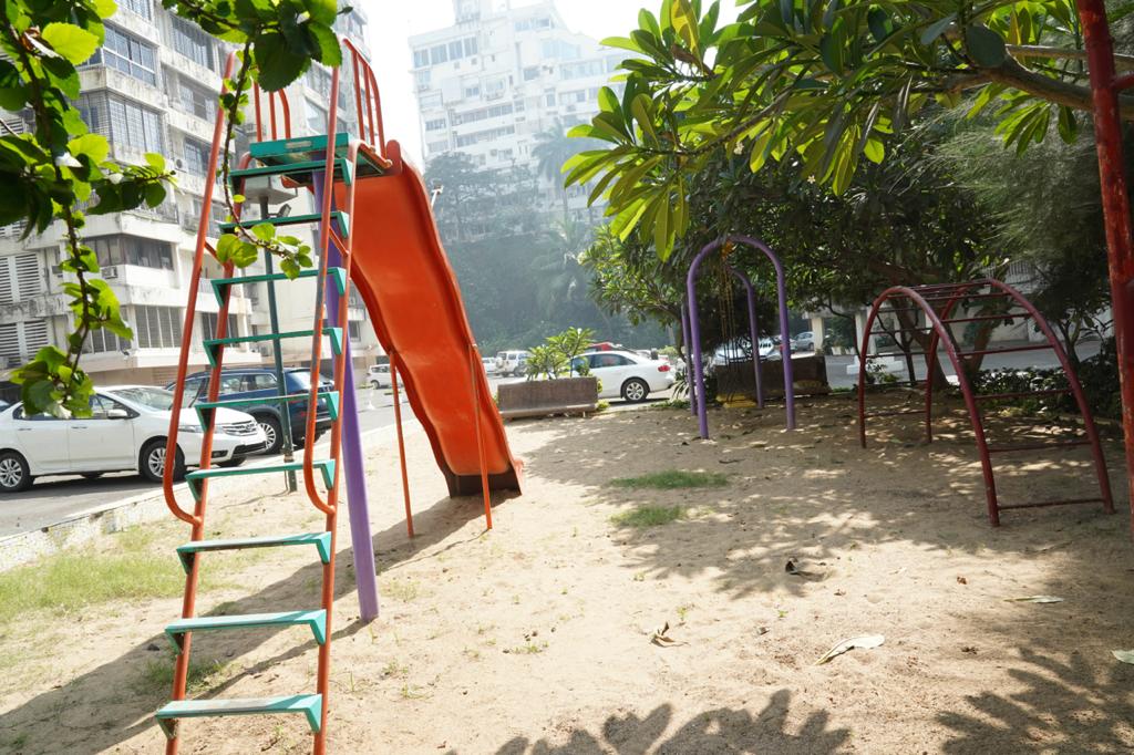 Building - Deccan Apartment, Khar West