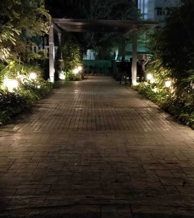 15 - 25 South, Prabhadevi
