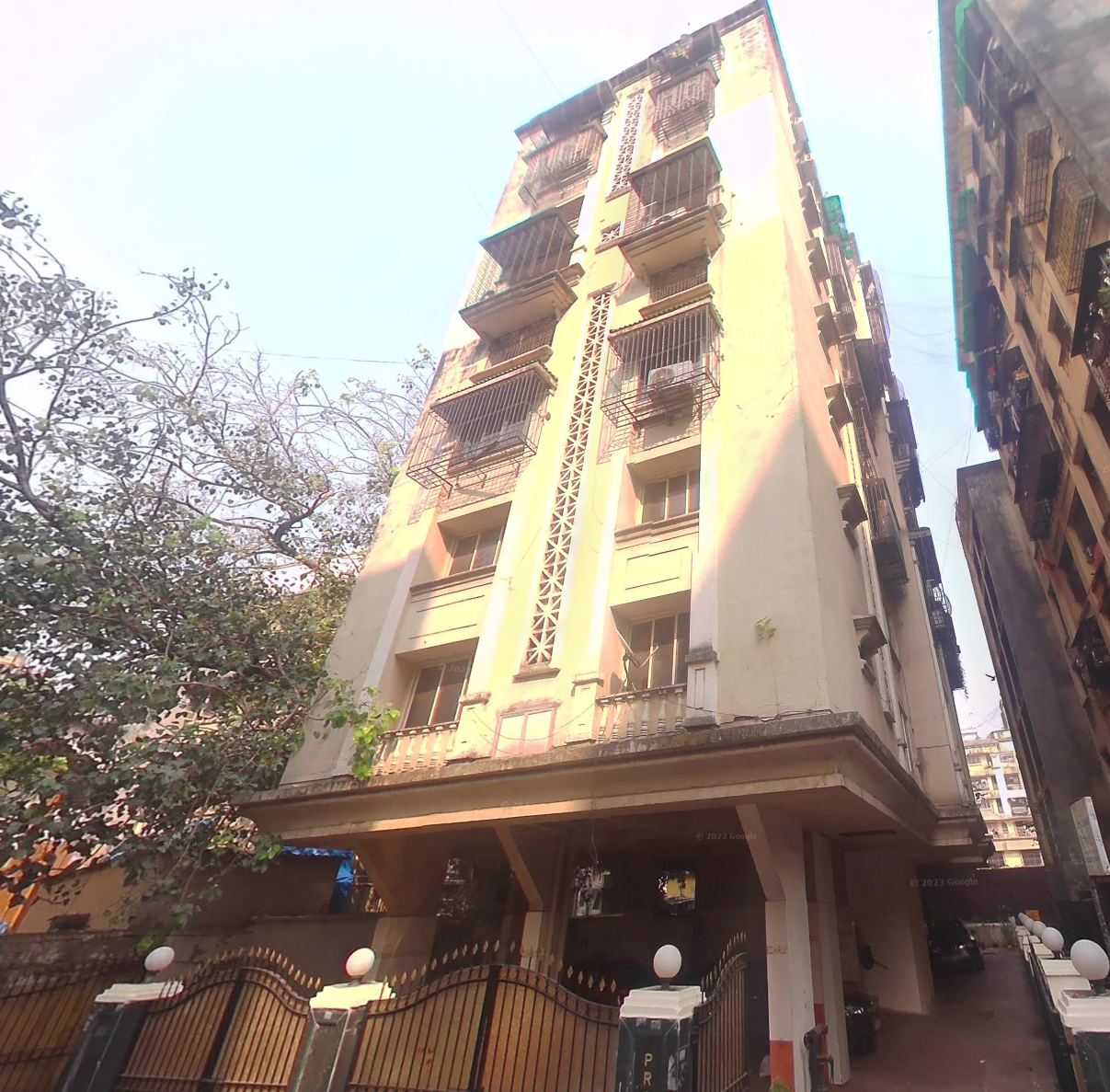 3 BHK Flat on Rent in Bandra West - Prarthana Apartment
