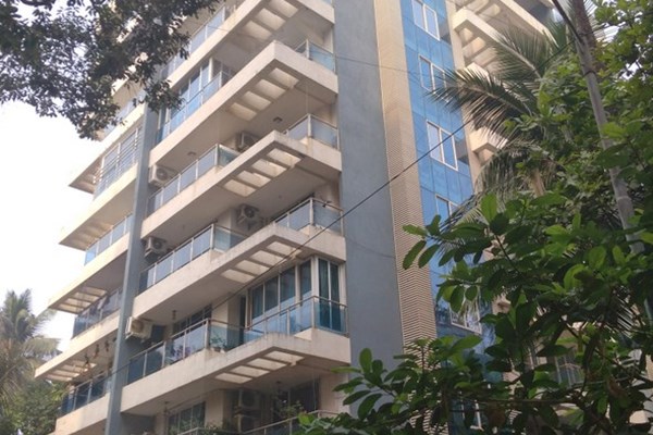 Flat on rent in Crescent, Bandra West