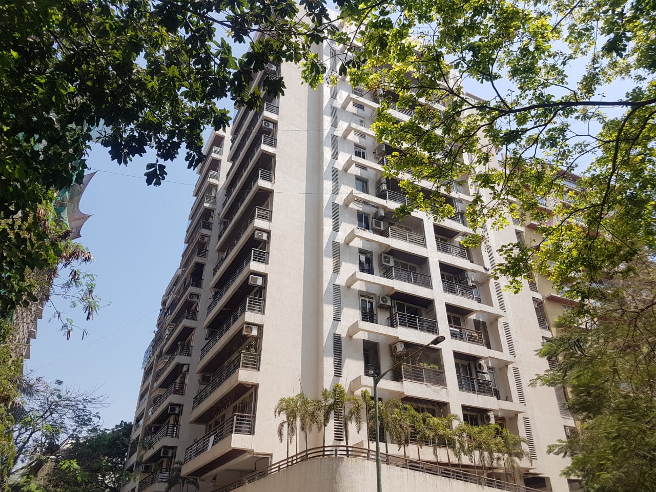 6 BHK Flats for Sale in DLH Square, Juhu
