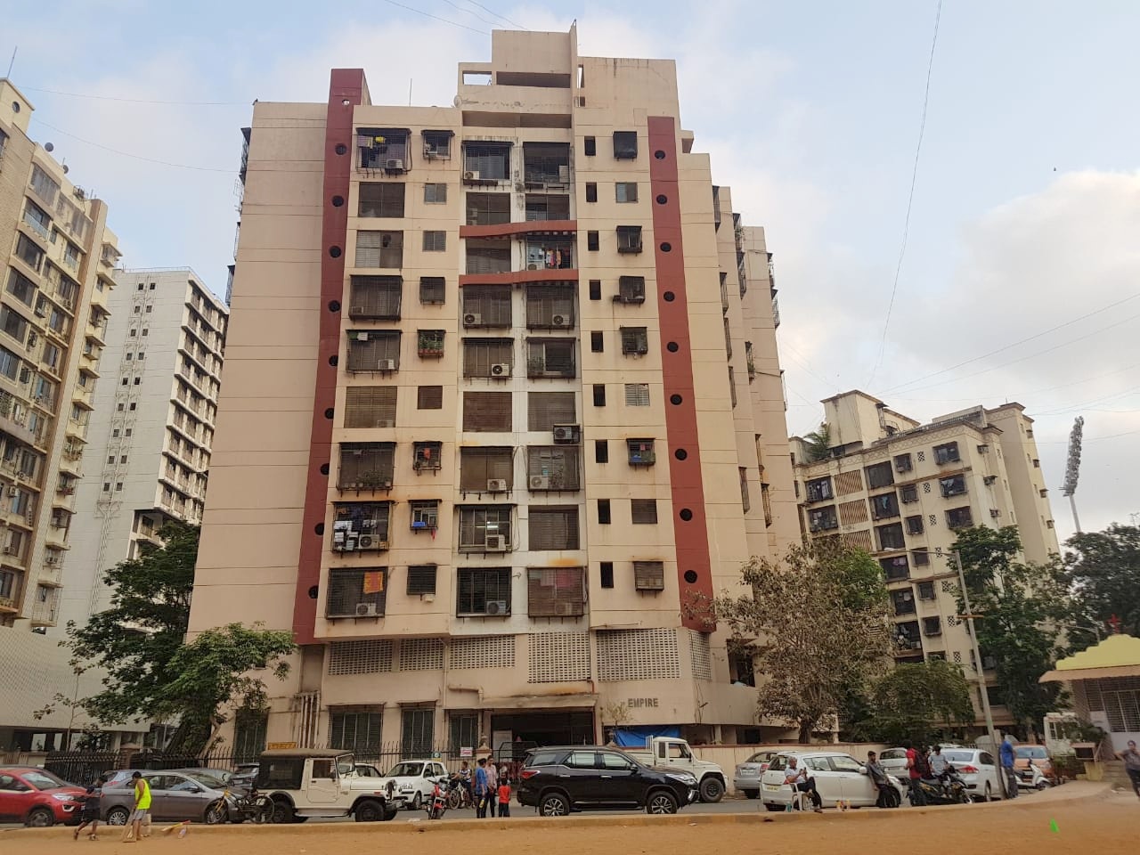 2 BHK Flats for Sale in Empire Building, Andheri West