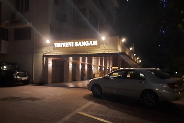 Flat for sale in Triveni Sangam Apartments , Tardeo